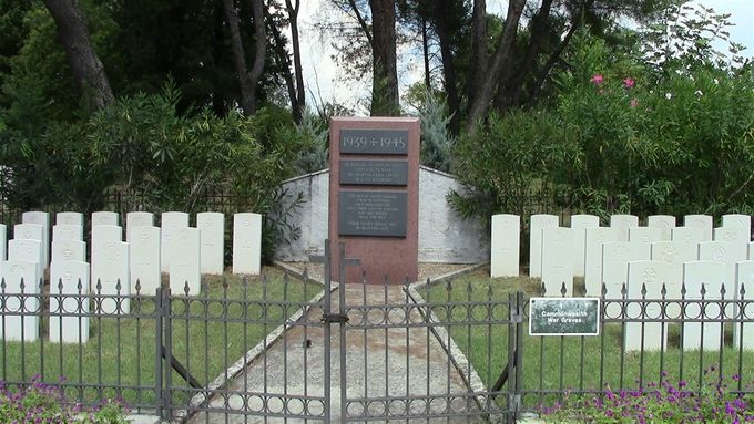 The memorial to British soldiers.