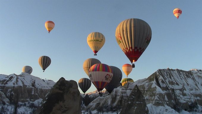 Dropping down into canyons, its like a ballet of balloons.