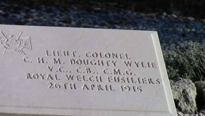 Doughty Wylie grave. Killed at Seddulbahir and buried there. Great story worth reading up on.