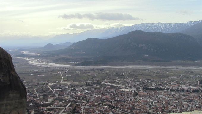 Kalambaka and the plain with the River Pineios