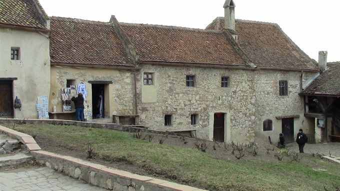 Rasnov Fortress houses