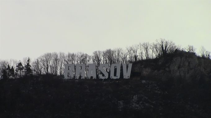 Brasov sign on top of Mount Tampa (lit at night)